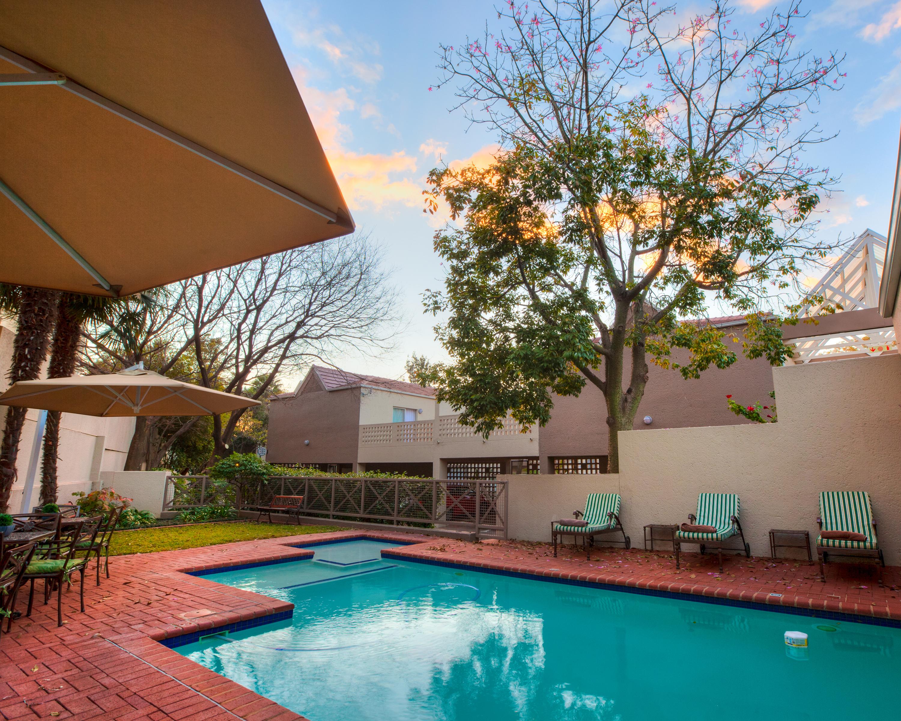 Courtyard Hotel Sandton Johannesburg Exterior foto