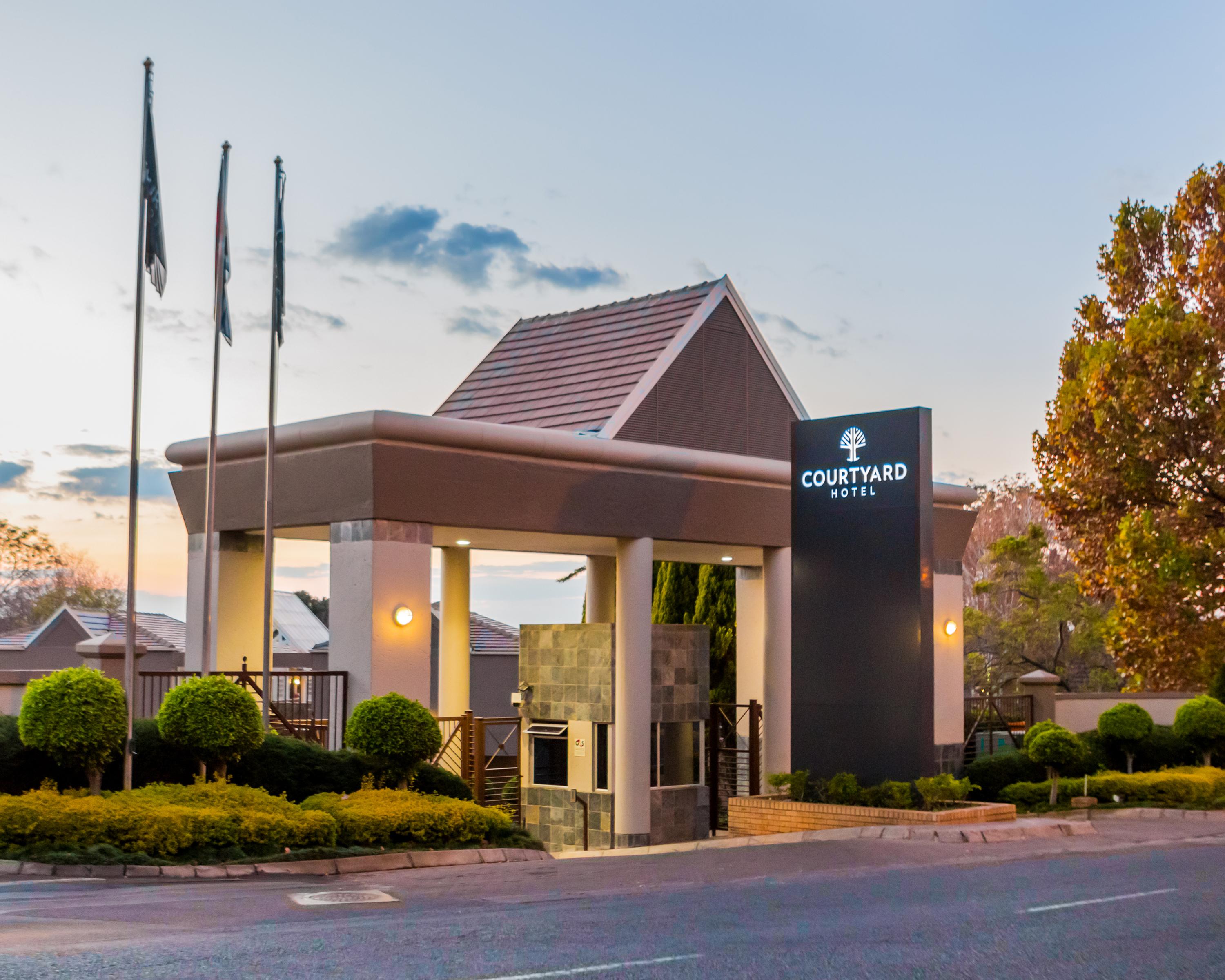 Courtyard Hotel Sandton Johannesburg Exterior foto