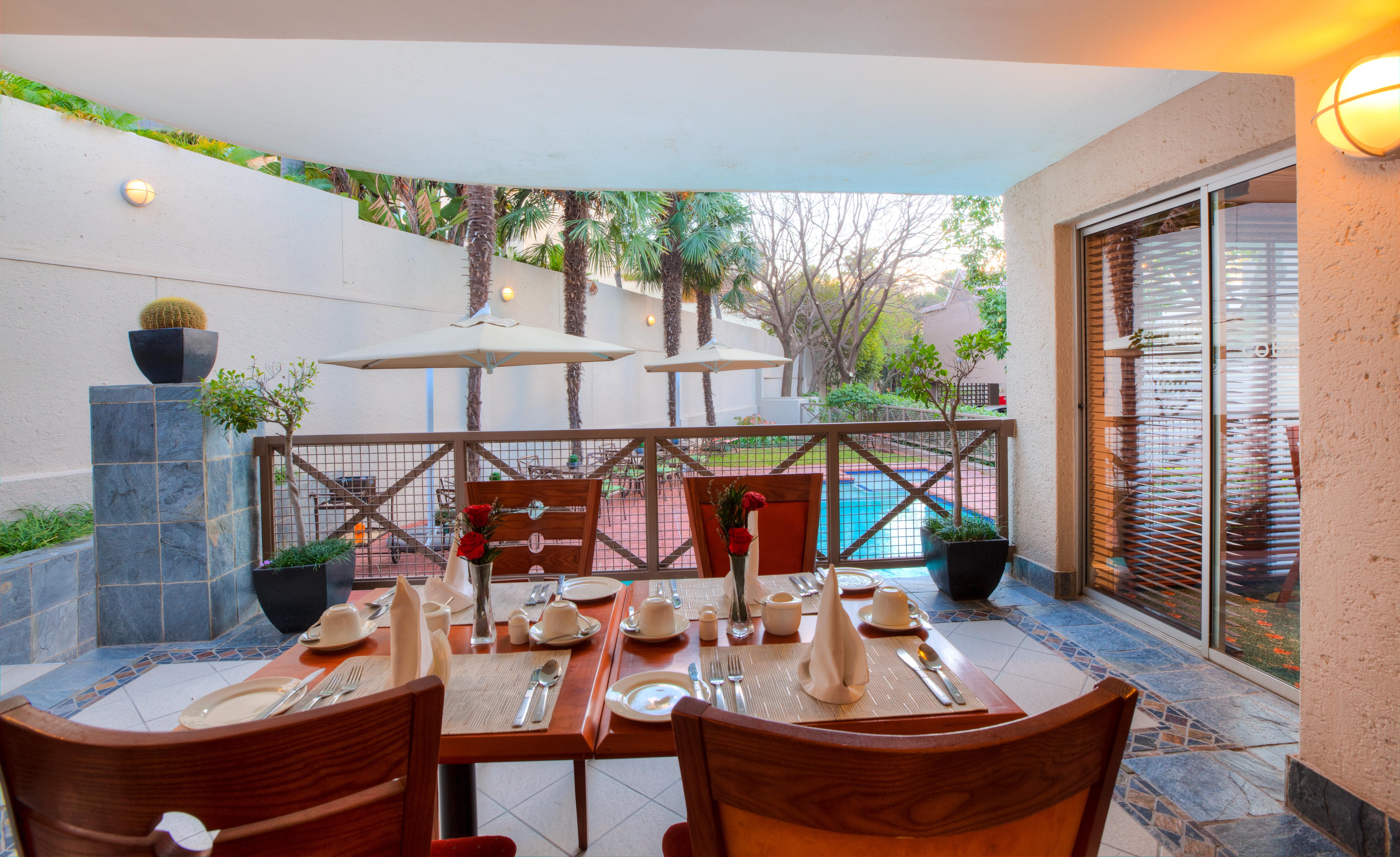 Courtyard Hotel Sandton Johannesburg Exterior foto