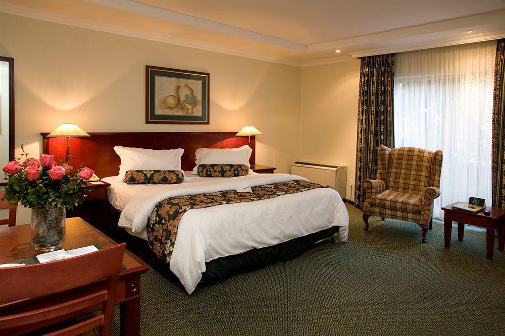 Courtyard Hotel Sandton Johannesburg Exterior foto