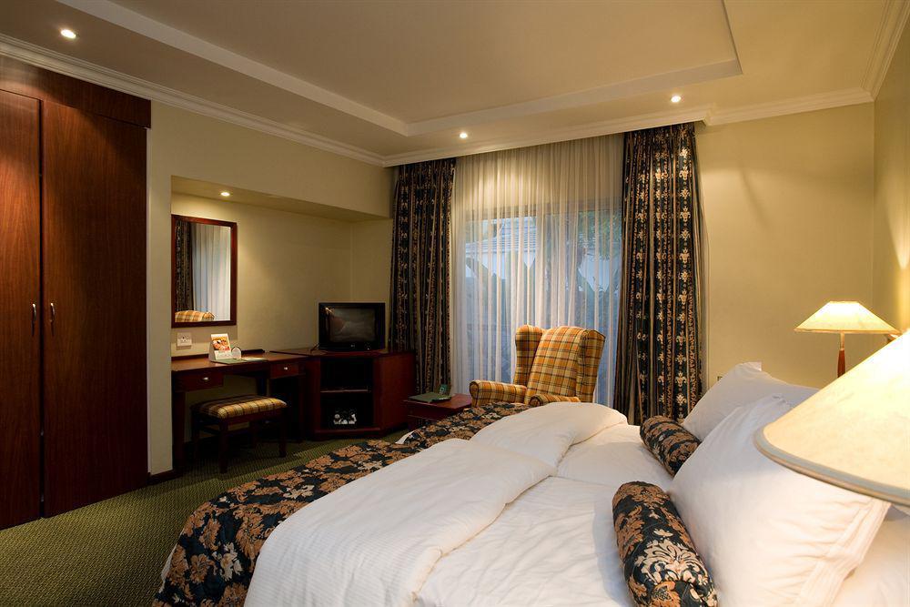 Courtyard Hotel Sandton Johannesburg Exterior foto