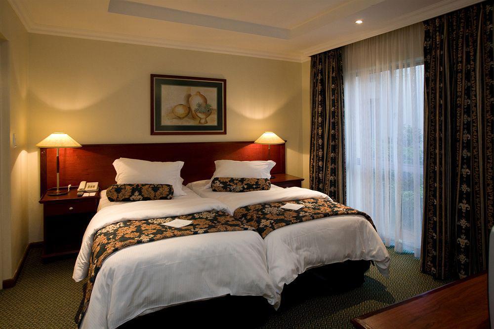 Courtyard Hotel Sandton Johannesburg Exterior foto