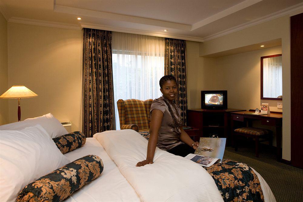 Courtyard Hotel Sandton Johannesburg Exterior foto