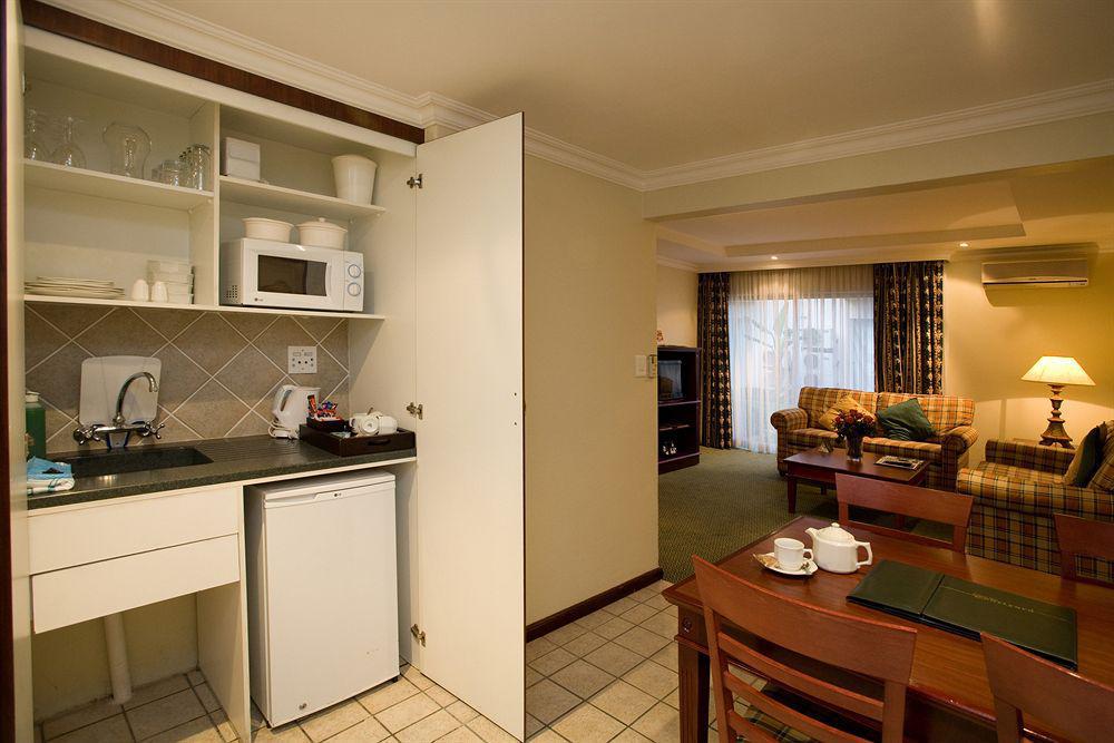 Courtyard Hotel Sandton Johannesburg Exterior foto
