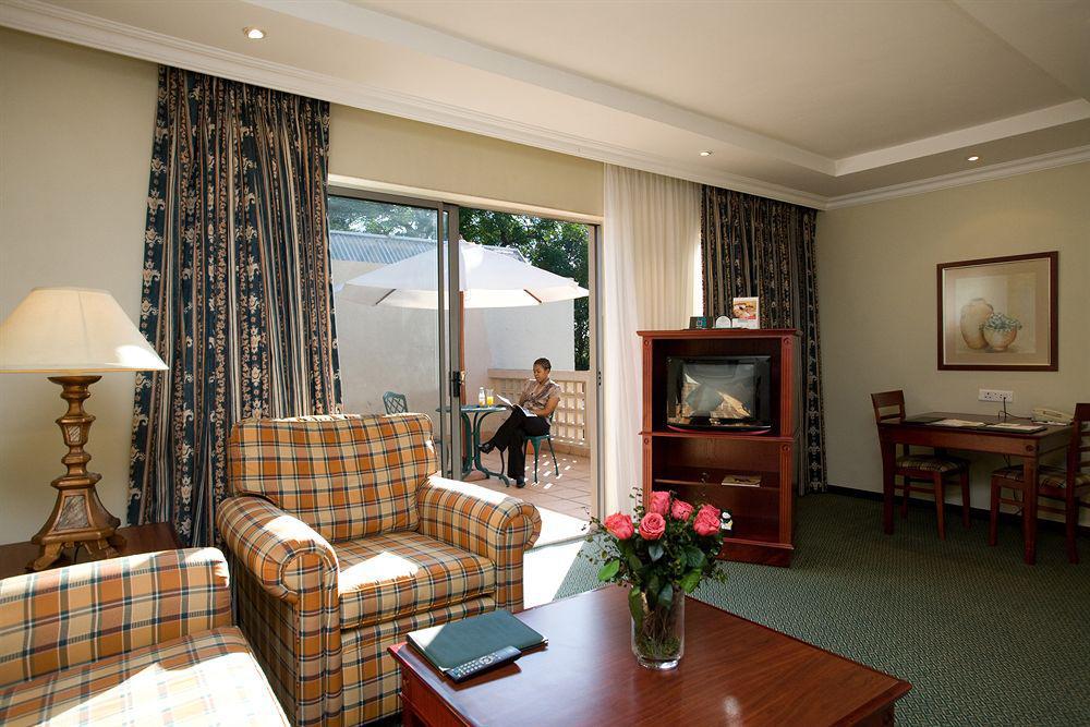 Courtyard Hotel Sandton Johannesburg Exterior foto