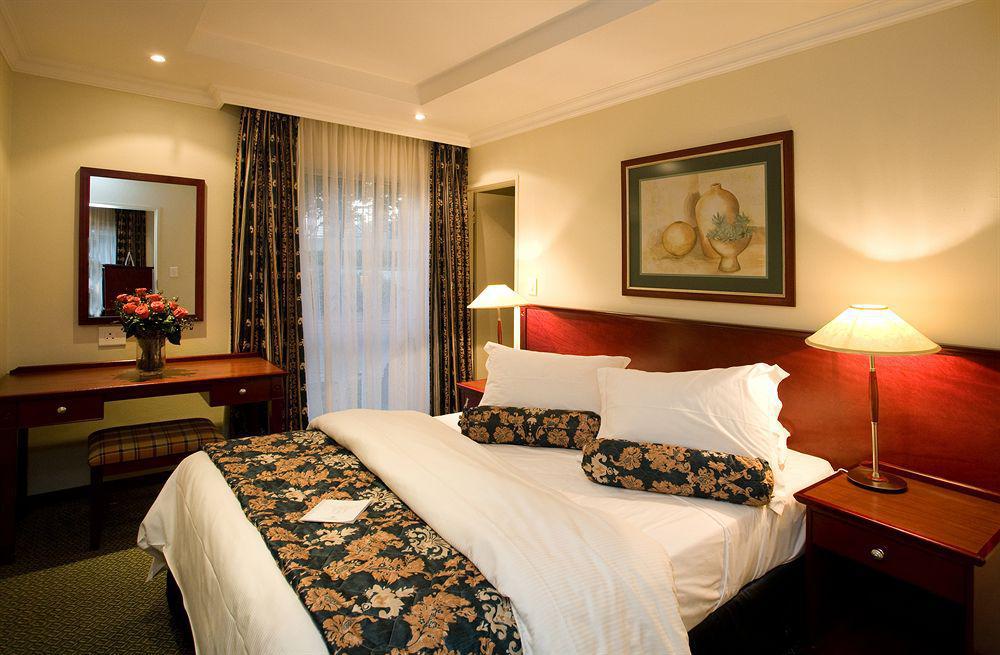 Courtyard Hotel Sandton Johannesburg Exterior foto