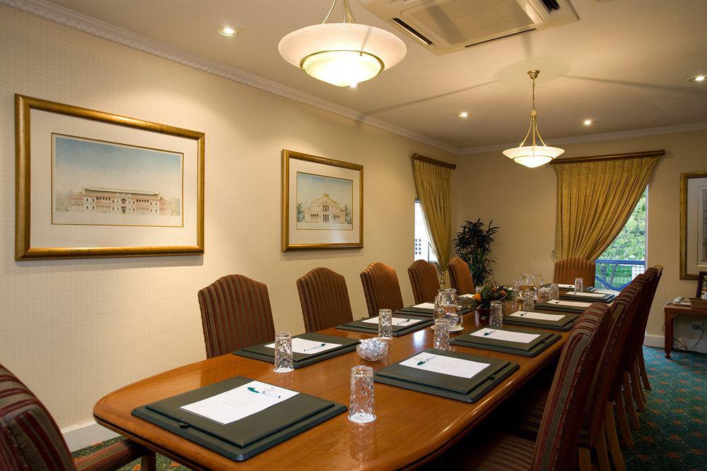 Courtyard Hotel Sandton Johannesburg Exterior foto