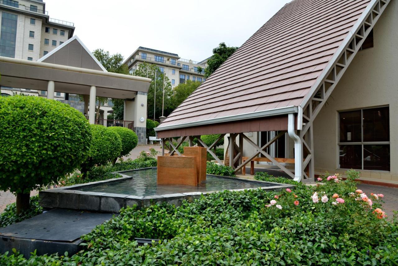Courtyard Hotel Sandton Johannesburg Exterior foto